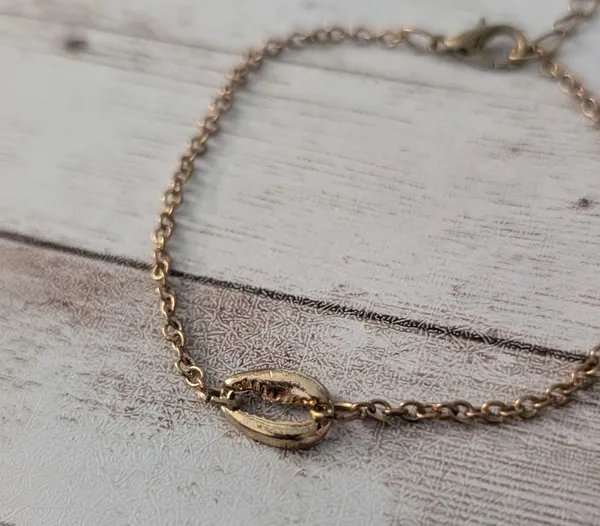 Large Bracelet or Anklet - 7" - 9 & 7/8" Gold Tone Shell Charm - Heavy Tarnish - Image 2