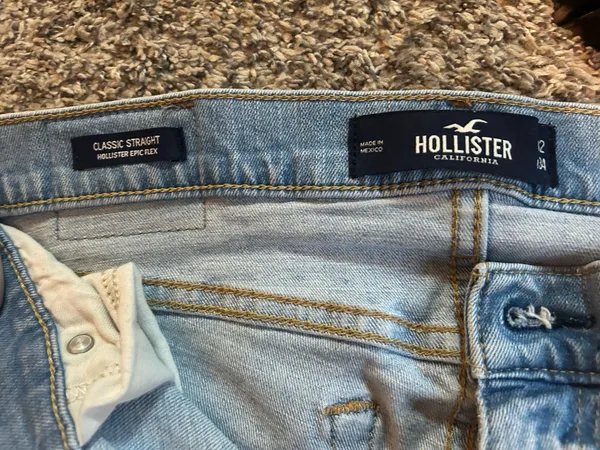 Hollister Classic Straight Light Wash Jeans - Image 4