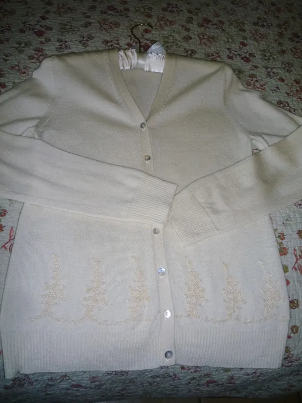 Liz Claiborne Collections Cream White Sweater - Image 4