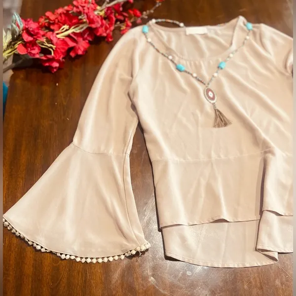 Altar'd State Modern Bell Sleeve Top Size M - Image 4