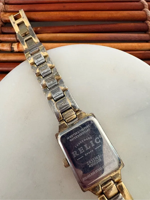 Relic Gold-Tone Women's Rectangular Bracelet Watch with White Dial Needs Battery - Image 8
