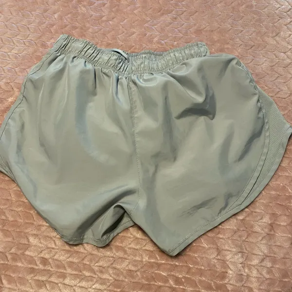 Nike shorts - Image 3