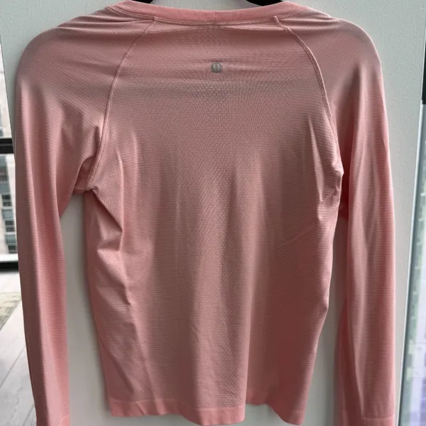 Lululemon swiftly tech SS race length size 6 - Image 2