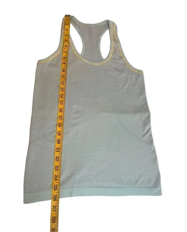 Lululemon swifty mint green size 6 - note pics (small stain) - Image 9