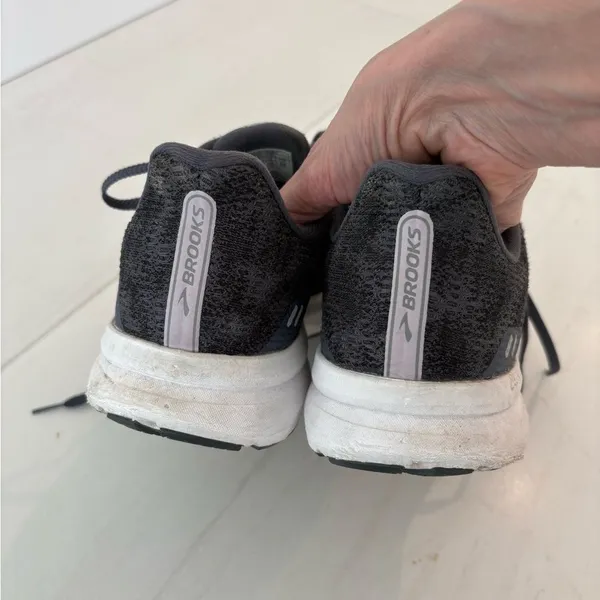 Brooks Launch 8 Women’s Running Shoes Size 12 Black Gray - Image 3