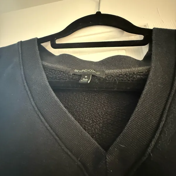 Beyond Yoga Black V-Neck Sweater - Image 3
