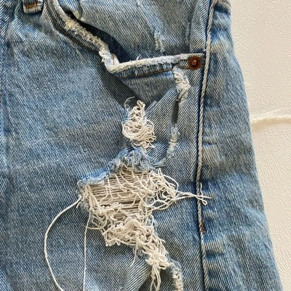 Abercrombie & Fitch High Rise Mom Shorts 26 / 2 Distressed Denim Cutoff Light Wa - Image 9