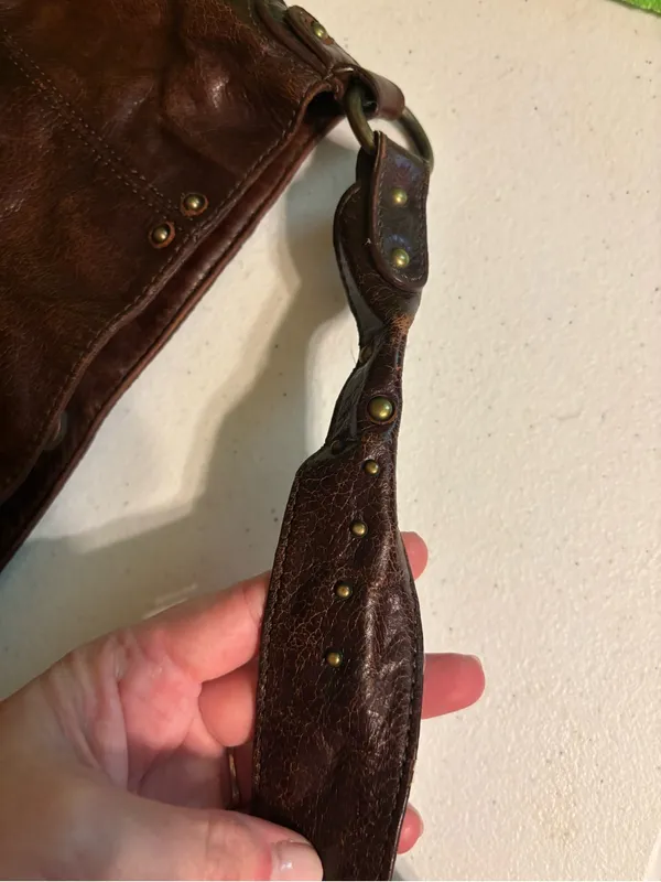 Charles David Distressed Dark Brown Leather Shoulder Bag - Image 9