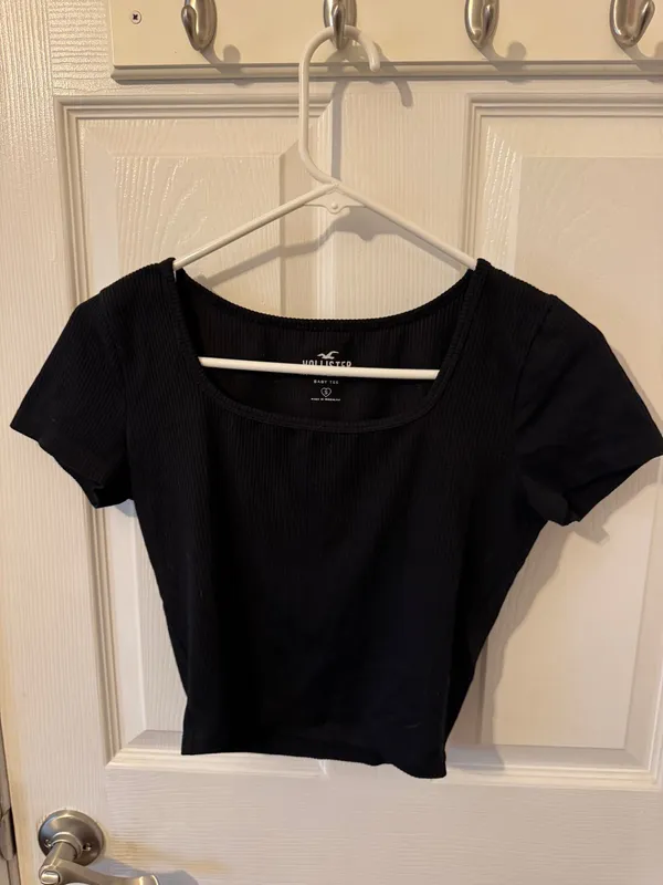 Hollister Crop Top Black - Image 2