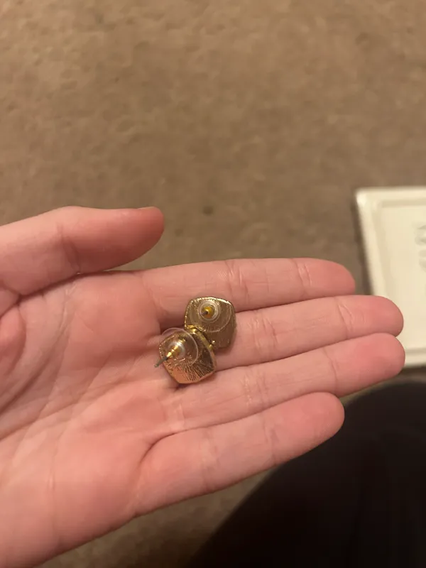 Victoria Lynn Earrings Gold - Image 2
