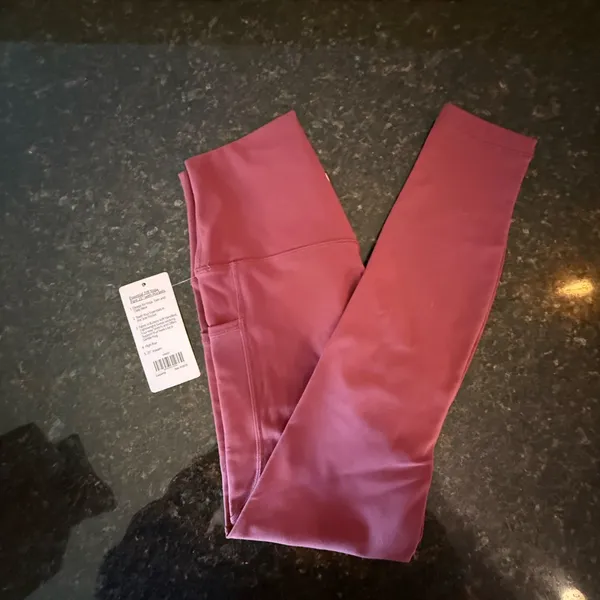 HeyNuts Essential Yoga 7/8 Leggings with Side Pockets - Image 3