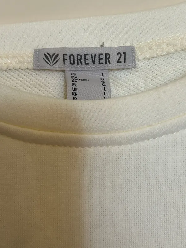 Forever 21 Women’s Cropped Top Size L Casual Fitted Short Sleeve Basic Tee - Image 3