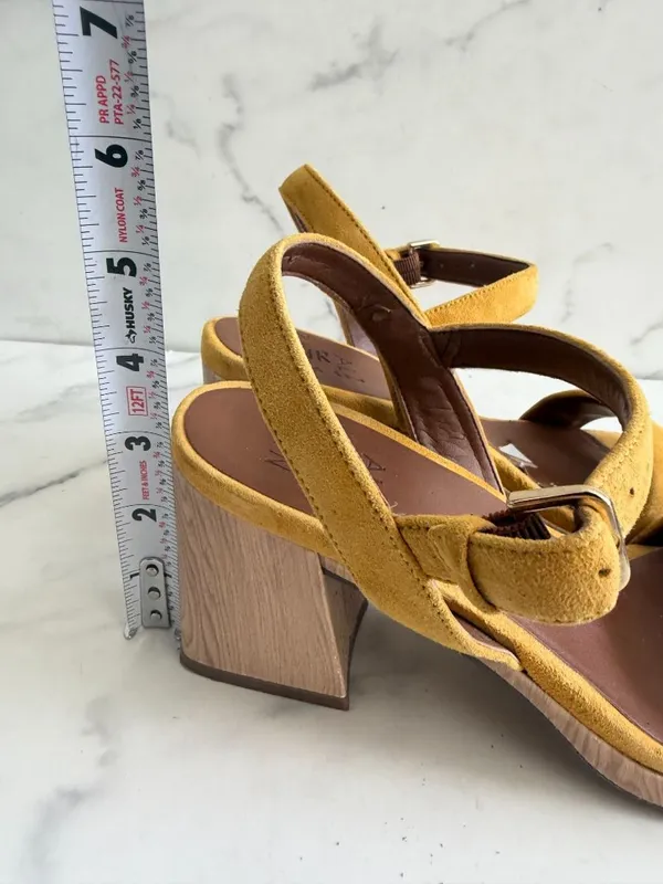 NATURALIZER Yellow Suede Sandals Heels Size 7.5W - Image 6