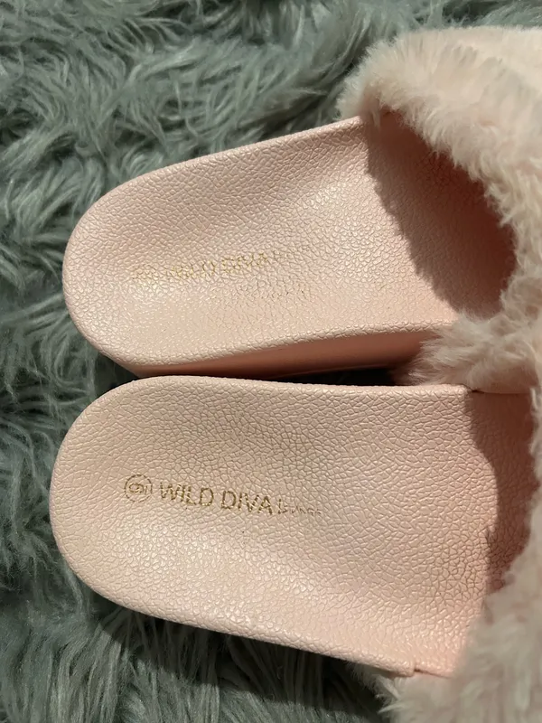 Wild diva platformSlides - Image 8