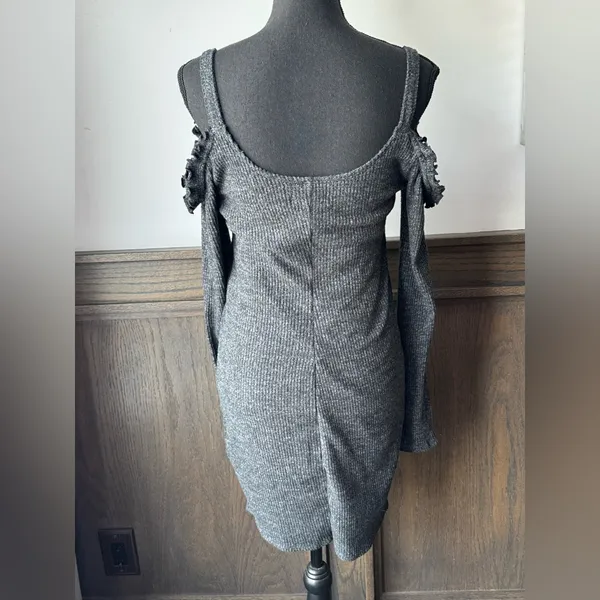 Hollister Charcoal Knit ribbed cold shoulder long sleeve soft Dress Euc medium - Image 3
