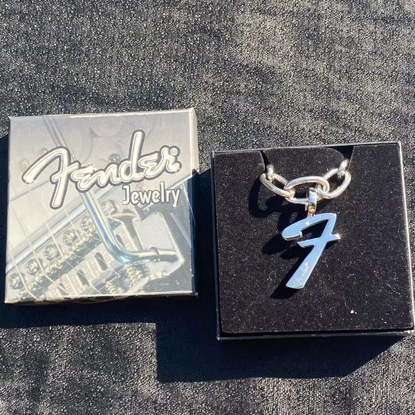 💎🩶 Vintage 1990s 90s NWT Fender Stainless Steel Silver Tone Metal Big 7 / F Pendant Chain and Necklace $19.99 🩶💎 - Image 2