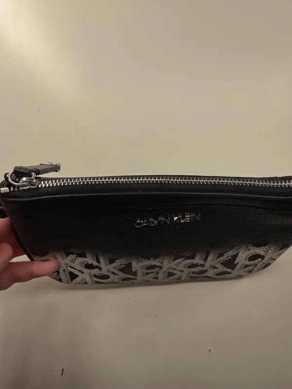 Calvin Klein Wristlet Monogram - Image 3