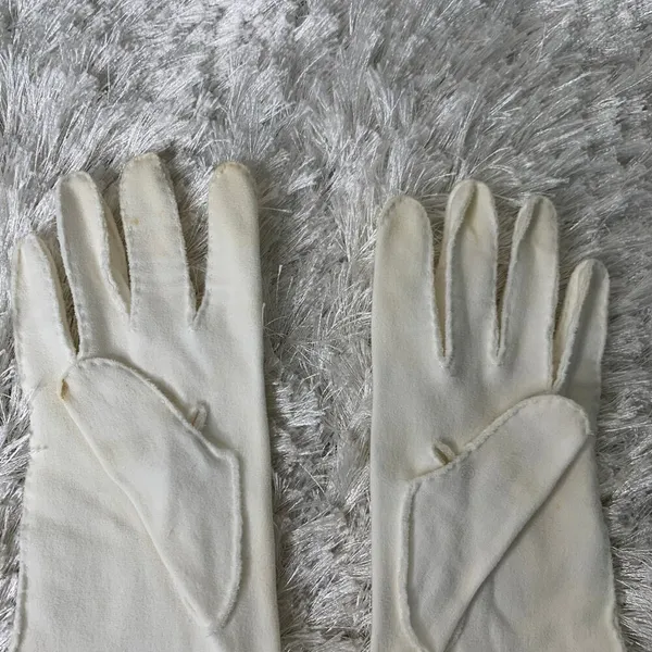 50s 60s White Gloves Pearl Embellishment OSFM - Image 4