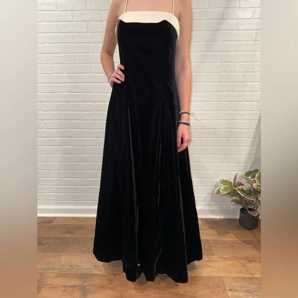 Y2K Night Way Collections Vintage White and Black Velvet Dress w/Tulle 90s 2000s - Image 4