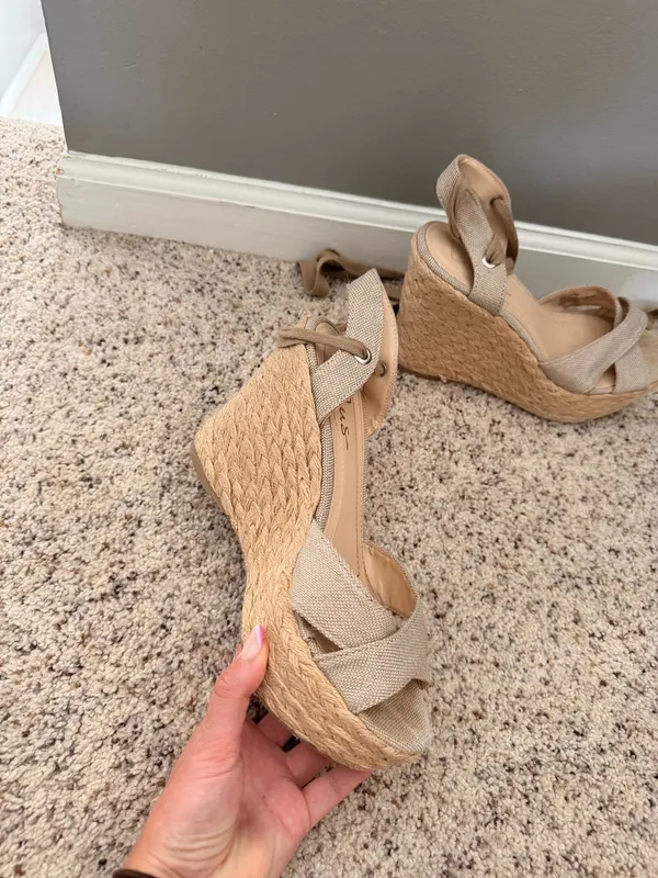 Lulus beige tie up wedge sandals - Image 2