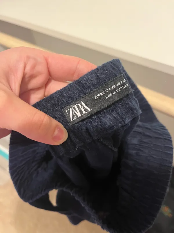 Zara Navy Blue Linen Shorts - Image 2