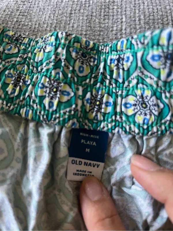 Old Navy Women's Teal Floral-Pattern High-Waist Shorts - Image 2