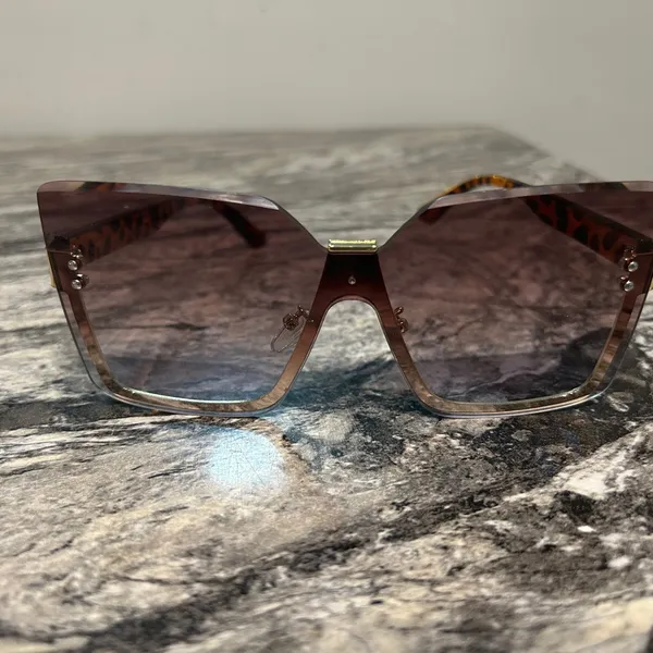 Stylish Brown Sunglasses - Image 3