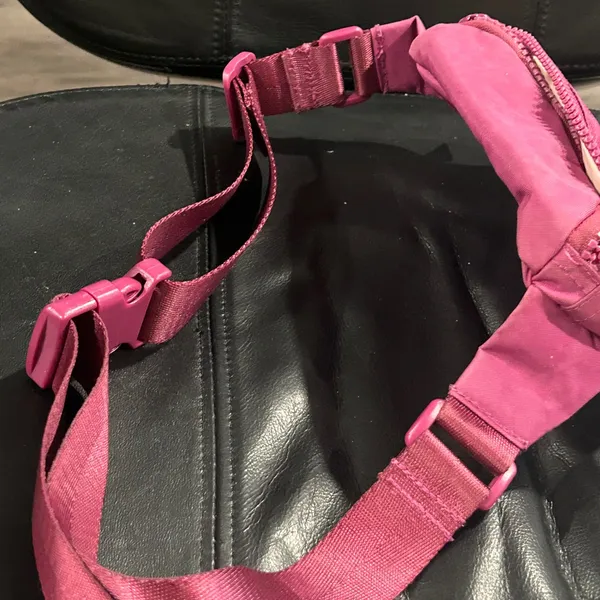 Lola California Vibrant Pink waist Bag - Image 7