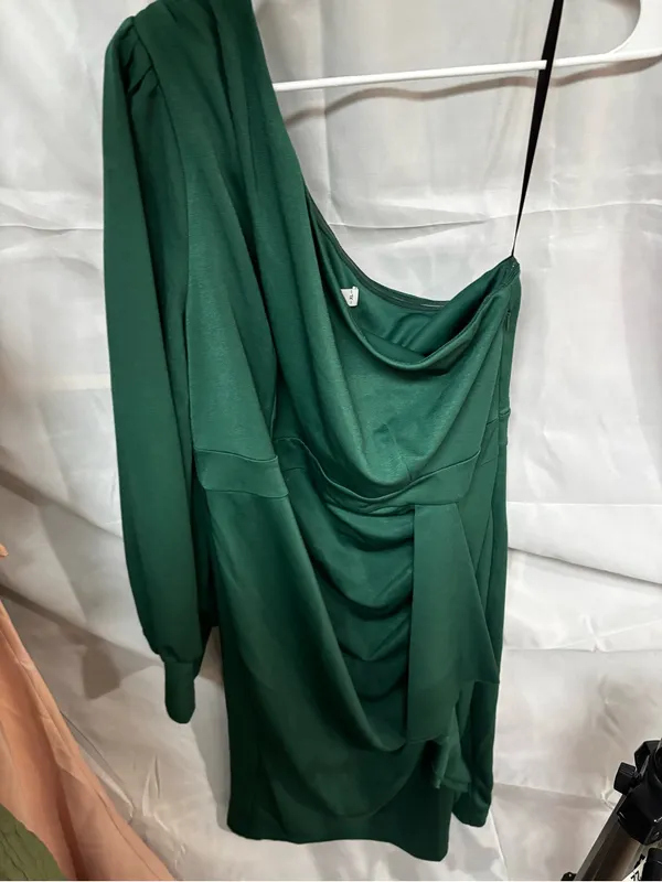 One-Shoulder Emerald Green Draped Cocktail Dress - Image 2