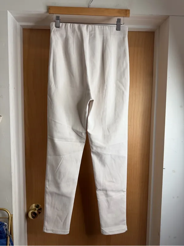 Zara Women’s Cream High Waist Slim Leg Pants Size: Small - Image 4