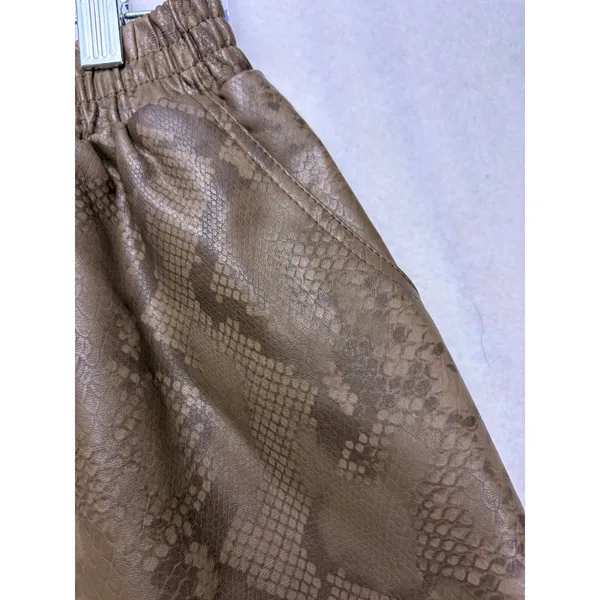 AKIRA Faux Leather Shorts Women Large Brown Snake Print Elastic Waist P1634 - Image 5