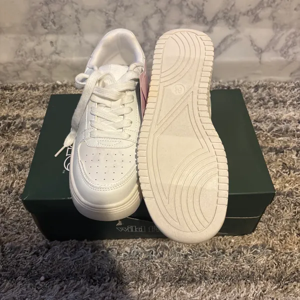 Wild Fable White Platform Sneakers – Women’s Size 6.5 – New - Image 4