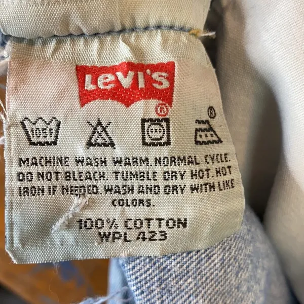 Levi's 501 Distressed Cut Off Shorts 32 - Image 8