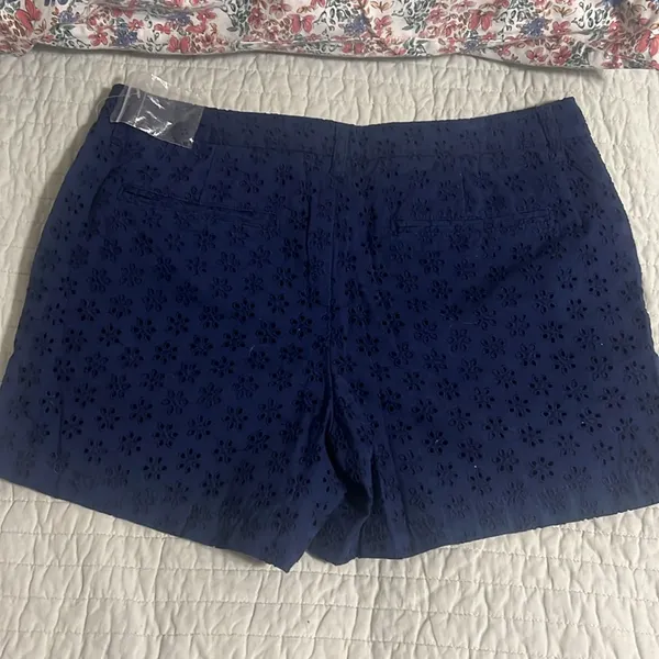 Faded glory navy blue eyelet chino shorts, new, size 10 - Image 2
