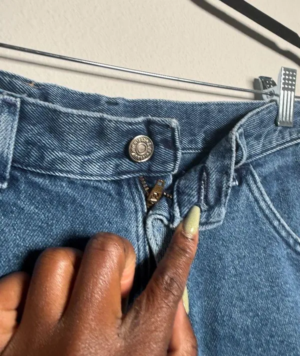 Vintage 90s Lee High-Waisted Denim Shorts - Image 5