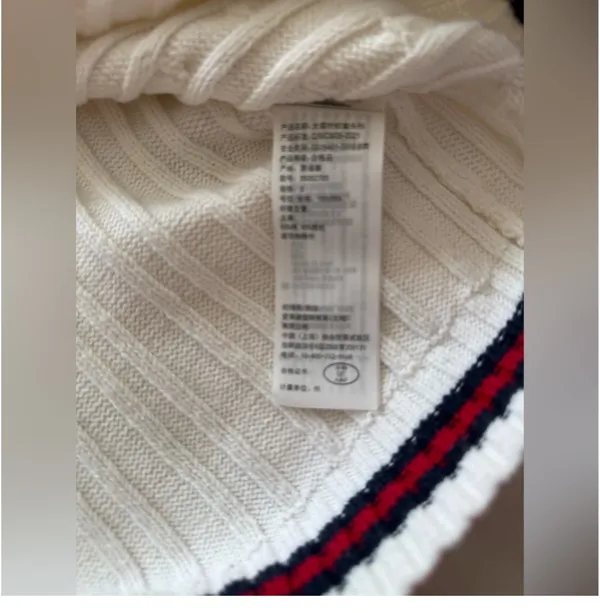 Hollister Women’s Classic White Cable Knit Swearter - Image 4