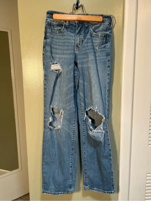 Old‎ Navy Women's Size 0 O.G. Loose Straight Jeans Light Wash Distressed Stretch - Image 2