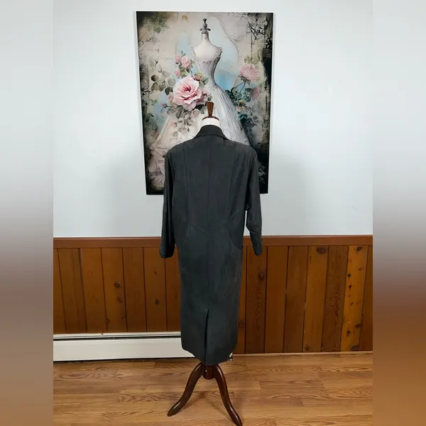 Gorgeous Vintage 90s Avanti Charcoal Suede Trench Coat! - Image 6