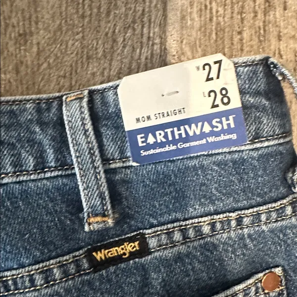 Wrangler Blue Straight Leg Women's Jeans new with tags Wrangler Mom Straight - Image 9