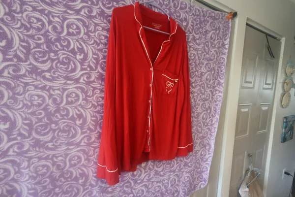 Victoria's Secret modal blend bow pj pajamas button down top with pocket Christmas long sleeve in red size large. - Image 3