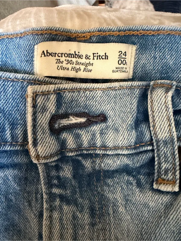 Abercrombie & Fitch The 90’s Straight Ultra High Rise Jean 24 SHORT - Image 3