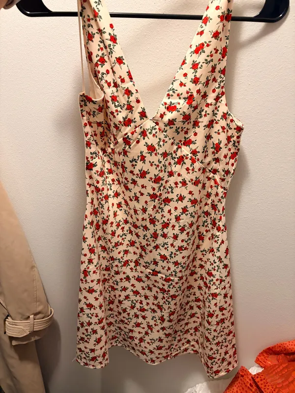 Little Red Dress Mini Size 4 - Image 2