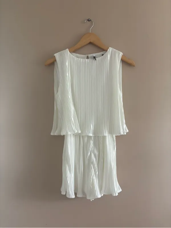 Lulus Chic Lavishness White Satin Plisse Sleeveless Romper Size XXS Bridal Party - Image 4