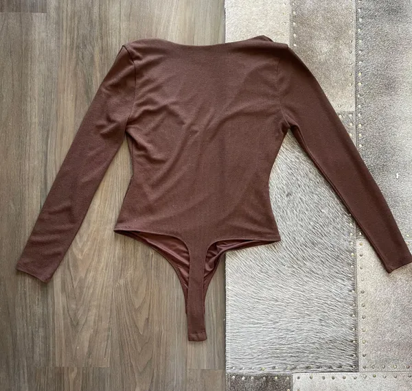 Lovers + Friends brown long sleeve bodysuit from revolve - Image 8
