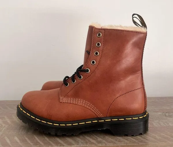 Dr. Martens 1460 Serena Faux Fur Lined Lace Up Women's Boot Size 8 #591 - Image 3