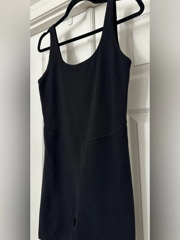 Aritzia TNA TnaBUTTER Sway Romper black size large - Image 6