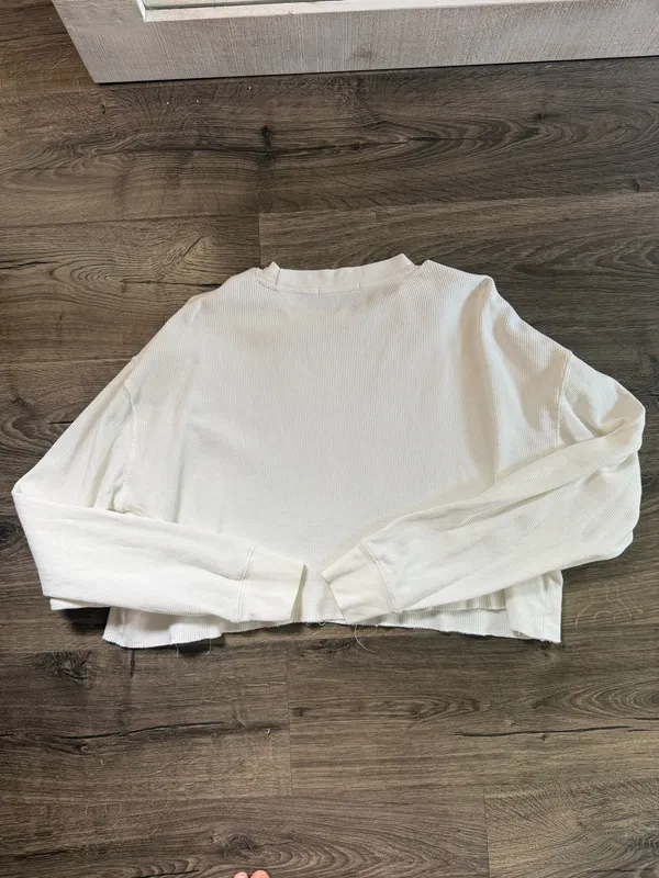 Brandy Melville 84 Long Sleeve  - Image 3