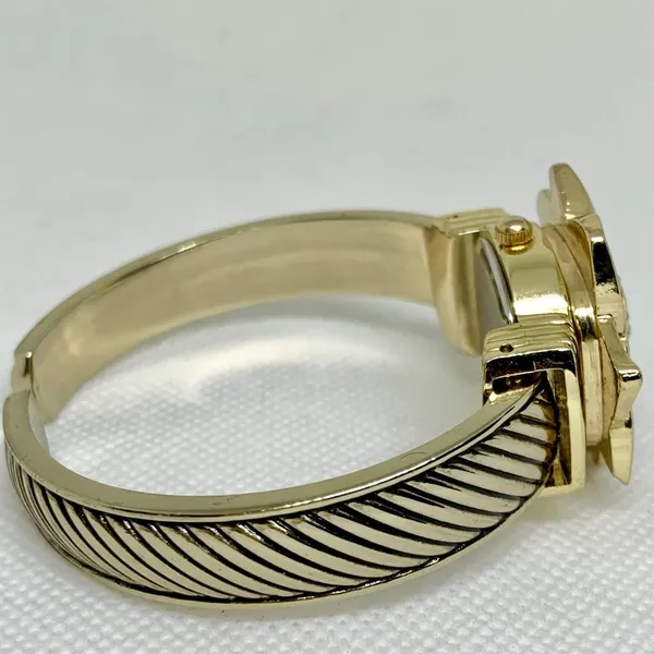 Vintage Gold Tone Enamel Poinsettia hidden face Cuff Style Watch 22mm running - Image 5