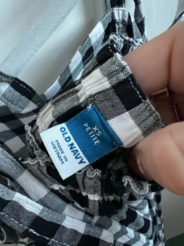 Old Navy black and white gingham midi dress with tie back detail. Size: XS #gingham #summerdress - Image 3