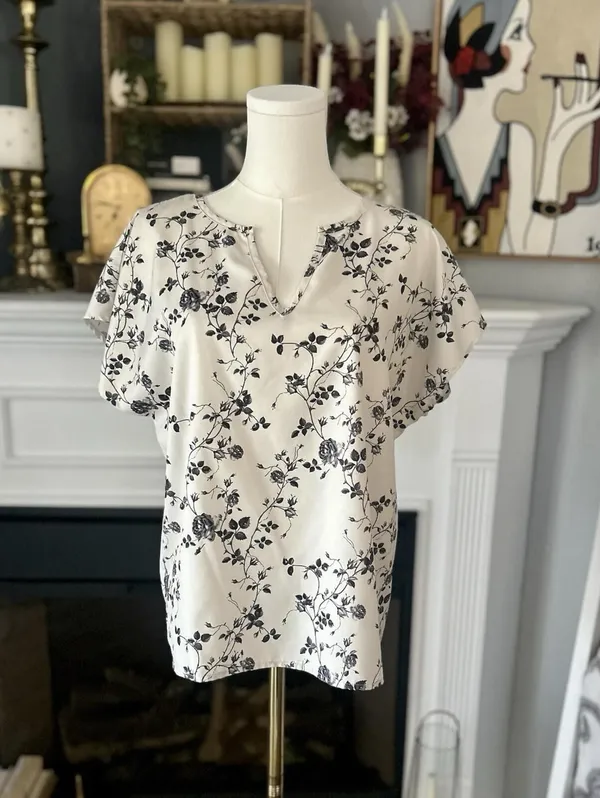 SHEIN Women’s Silky Floral Blouse Black & Ivory Size Medium Lightweight - Image 2